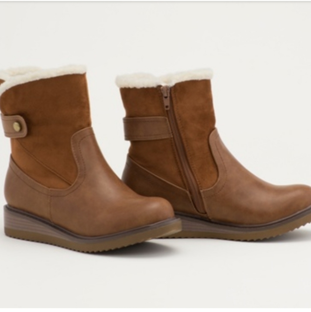 NWOT Sociology Tressa Faux Shearling Lined Bootie